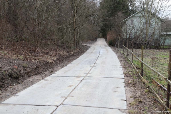 Przebudowy drogi gminnej na nawierzchnię z płyt betonowych w Jazach (działka nr 269)