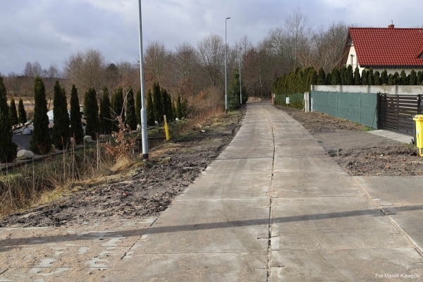 Przebudowy drogi gminnej na nawierzchnię z płyt betonowych we Wrzosowie